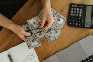 Pros and Cons of Selling a House for Cash Explained